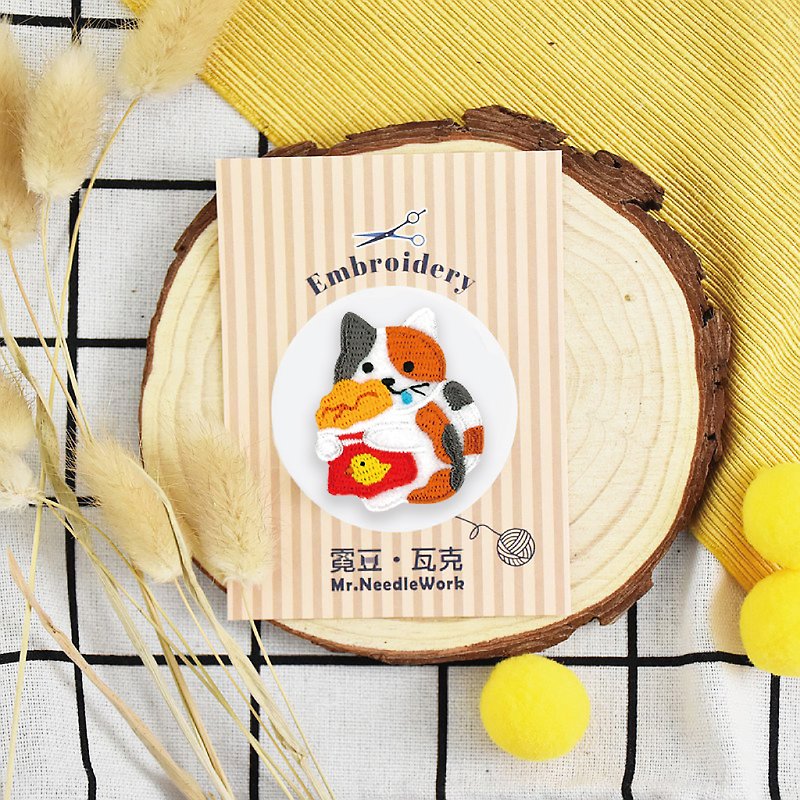 Foodie Cat Embroidery Pin - Chicken Cutlet - เข็มกลัด - งานปัก 