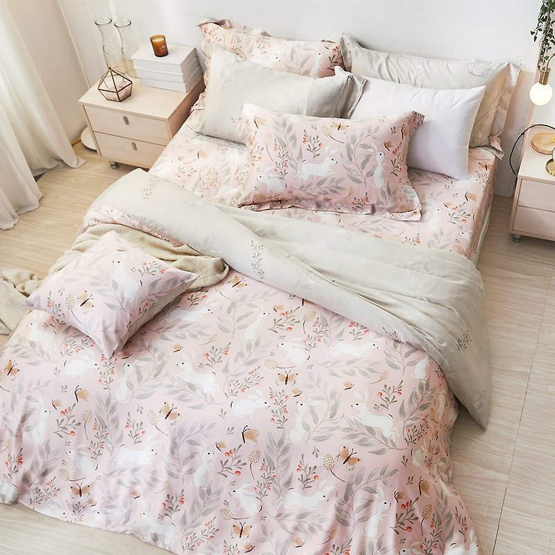Bed and Duvet Set-Double/60pcs/Lyssel Tencel Four-piece/Snow Rabbit Love Story Made in Taiwan - Bedding - Other Materials Pink