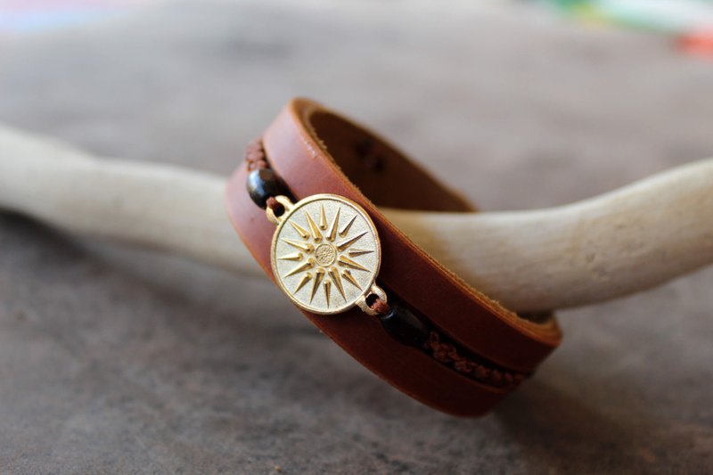 Vergina Sun Leather Cuff – Greek Symbolism Meets Slow Craft - 手鍊/手環 - 真皮 咖啡色