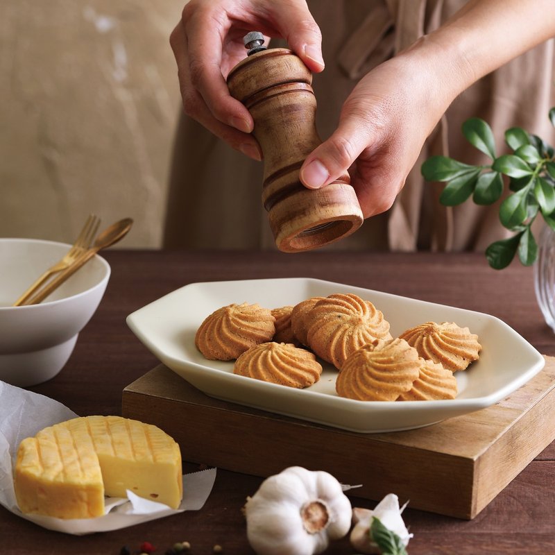 Circle Cookies - Garlic Pepper Cheese Cookies/Gift Box/Souvenir - ขนมคบเคี้ยว - อาหารสด สีนำ้ตาล