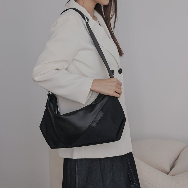 Horned Leather Stitching - Minimalist Crescent Bag - Black - กระเป๋าแมสเซนเจอร์ - หนังแท้ สีดำ