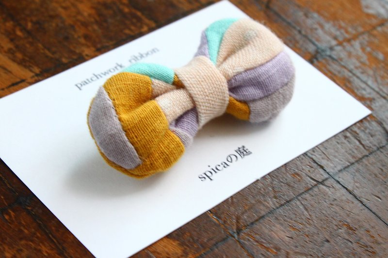 Brooch of a patchwork ribbon/W gaze - Brooches - Cotton & Hemp Multicolor