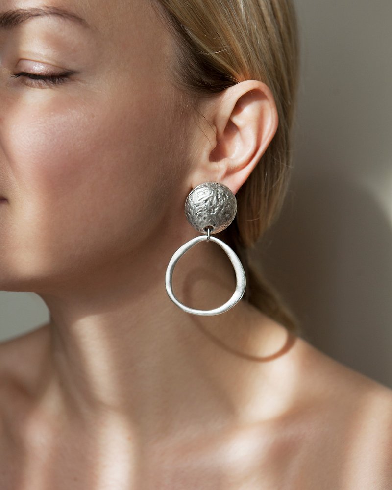 Hoop stud earrings, Large hoop earrings, Dangle earrings, Brass silver earrings - 耳環/耳夾 - 銅/黃銅 銀色