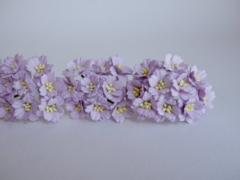 Paper flower, 50 pcs. small cherry blossom supplies, 2 cm. pale purple color. - 木工/竹藝/紙雕 - 紙 紫色