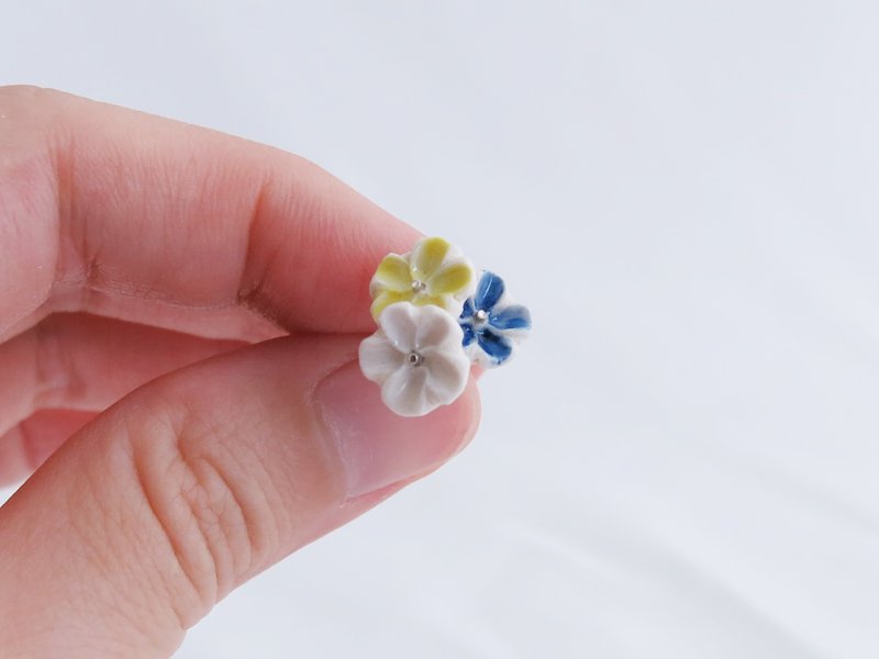 Felicitation white porcelain sterling silver flower earrings/graduation bouquet - ต่างหู - เครื่องลายคราม สีเหลือง