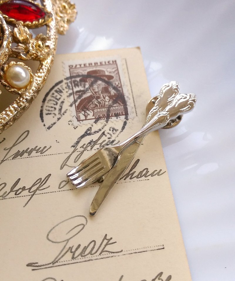Cutlery pins, pins, and collar pins. Western antique jewelry - เข็มกลัด/พิน - โลหะ สีทอง