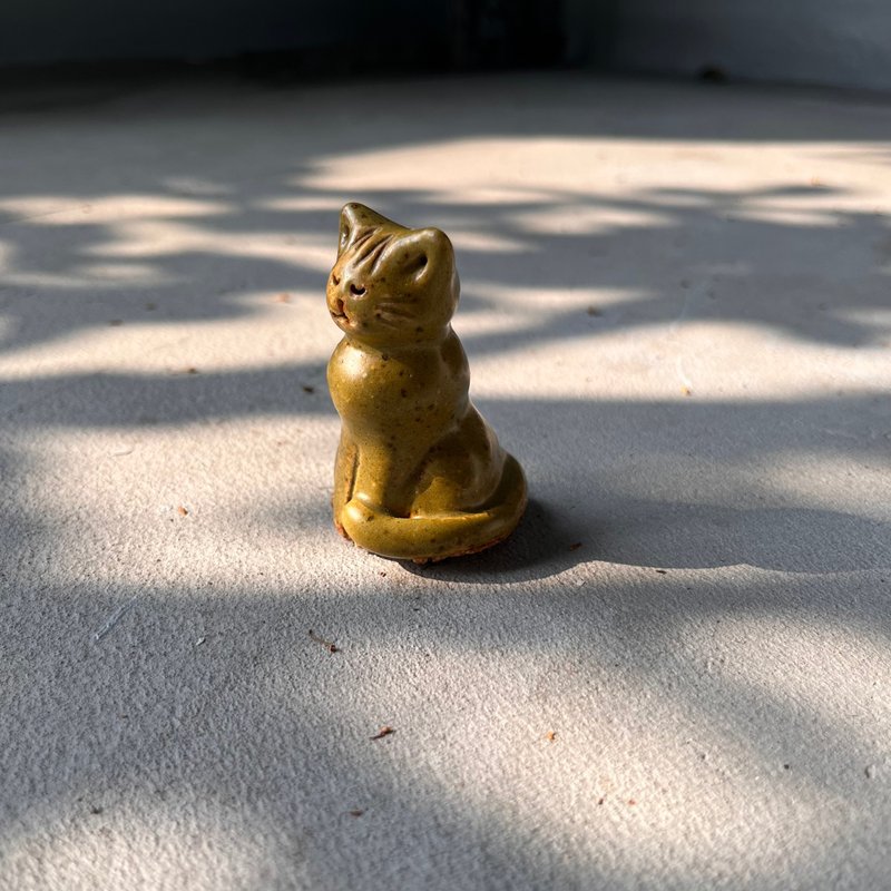 小咪小瞇一下 z z Z / 貓陶偶 - 公仔/玩偶 - 陶 金色