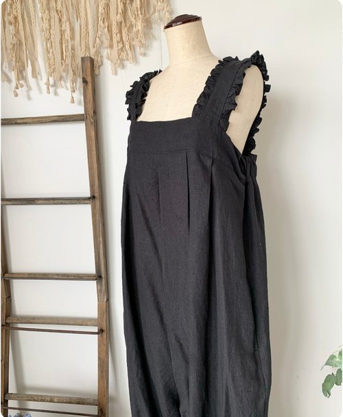 フリルショルダーのリネンのサロペットコクーンパンツ