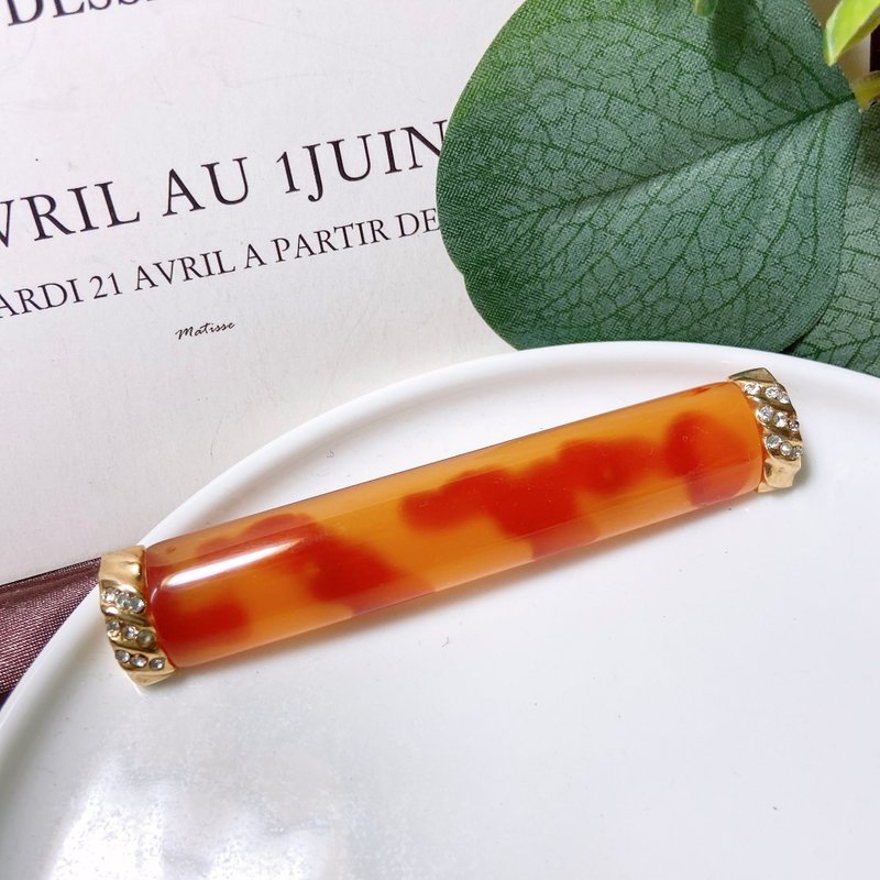 [Western Antique Jewelry] Semi-circular twisted orange agate-like long rhinestone design brooch - เข็มกลัด - เครื่องประดับ สีแดง