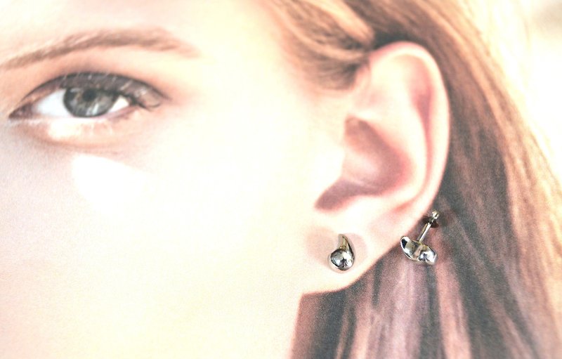 Titanium pierced earrings, 16 gauge, 1.2 mm = silver drops or yin and yang = - ต่างหู - โลหะ สีใส