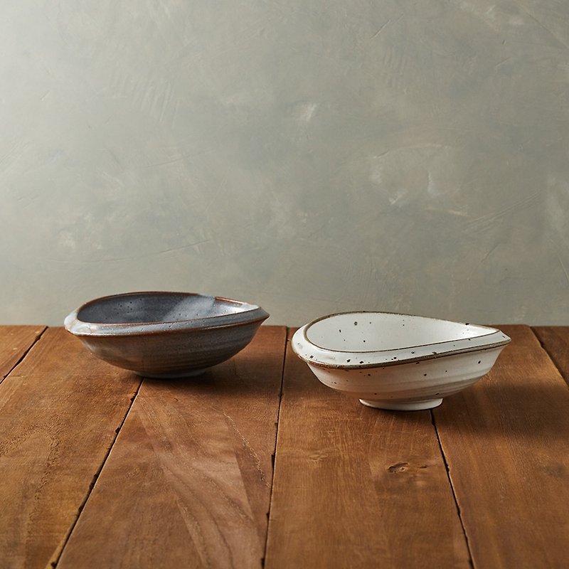 There is a kind of creativity-Mino-yaki from Japan-Shino Hand-Taste Medium Pottery Bowl Set (2 Pieces)-Gift Set - จานและถาด - ดินเผา หลากหลายสี
