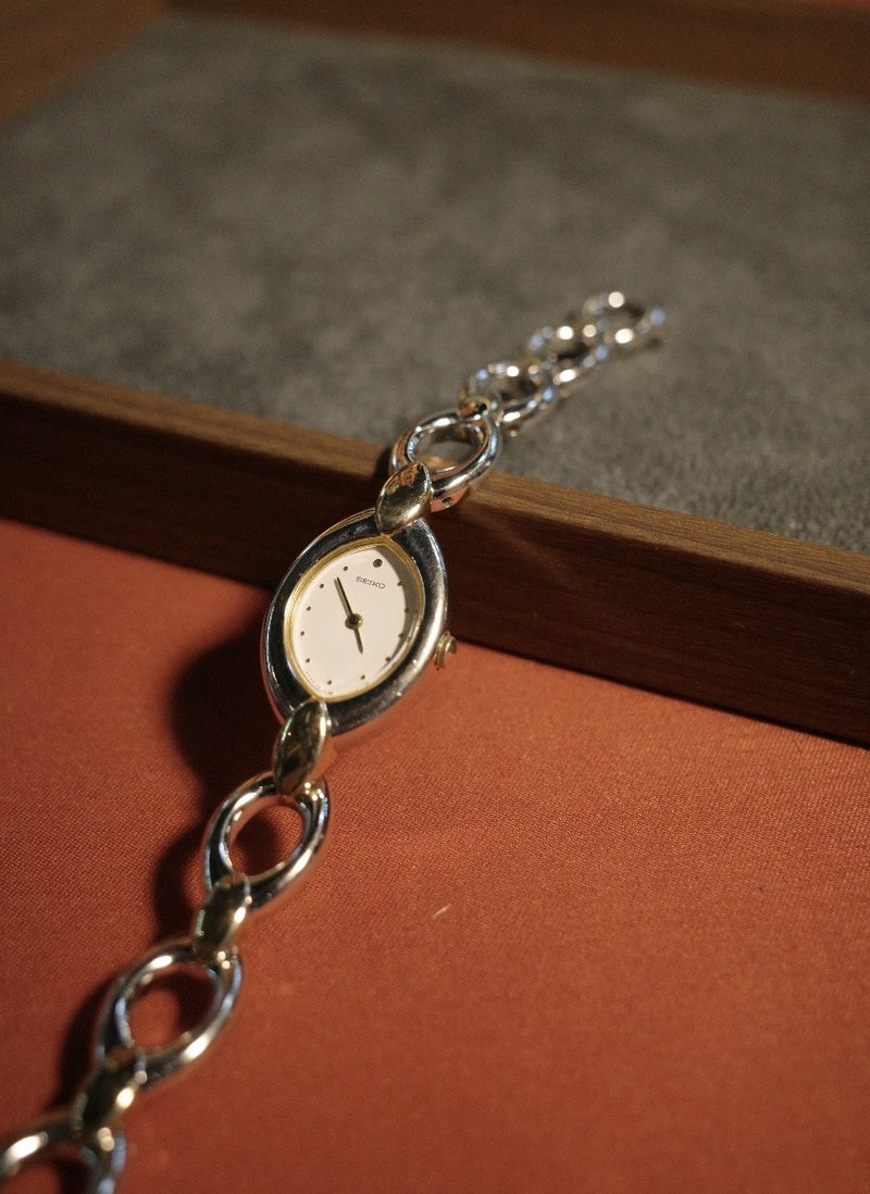 母親節禮物 Seiko Pearl Shaped Sliver Tone Watch - 女錶 - 其他金屬 銀色