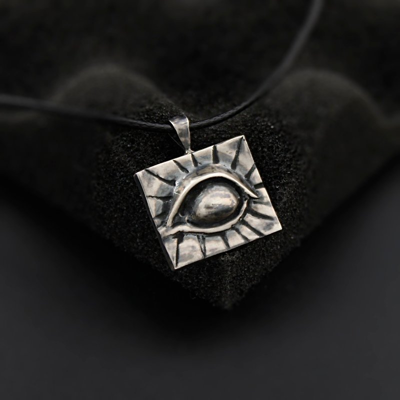 IDIOオリジナルの手作りシルバーペンダント知恵の人間の眼部 - ネックレス - 金属 グレー