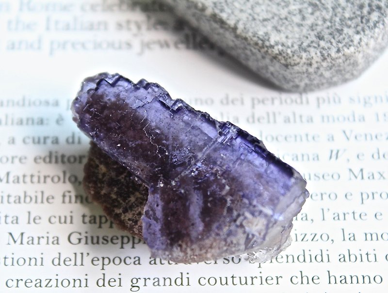 Stone planted SHIZAI ▲ purple fluorite ore (with stand) ▲ - ของวางตกแต่ง - เครื่องเพชรพลอย สีม่วง