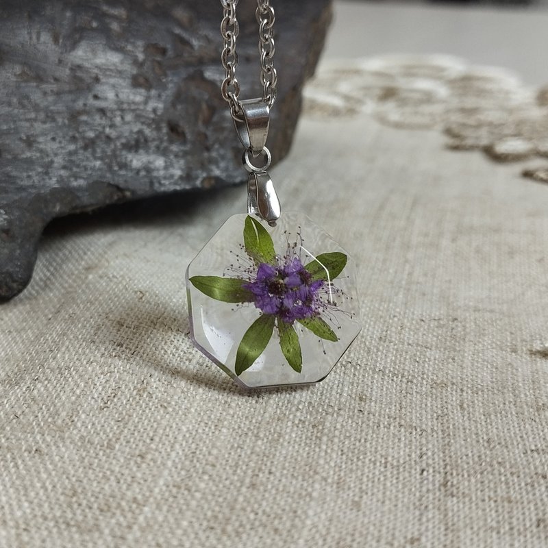 Clear resin pendant on stainless steel chain Octahedron necklace with dry flower - สร้อยคอ - เรซิน ขาว