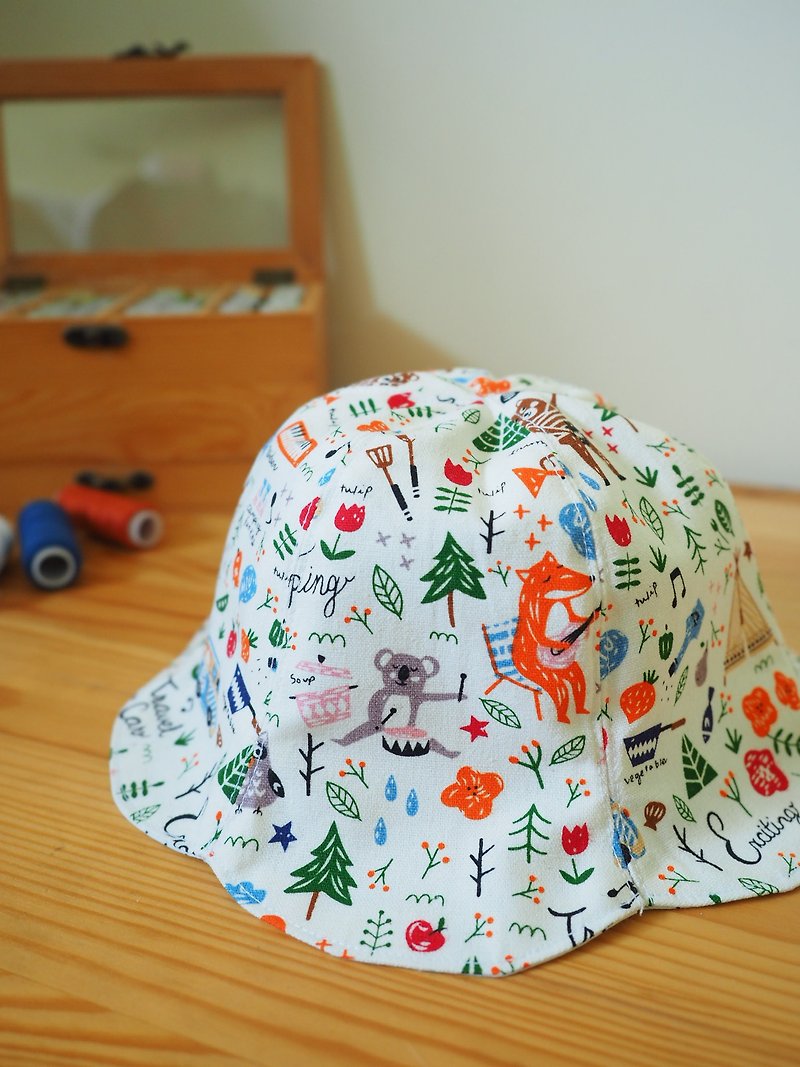 Handmade reversible Hat Animal picnic Blue pattern - หมวกเด็ก - ผ้าฝ้าย/ผ้าลินิน หลากหลายสี