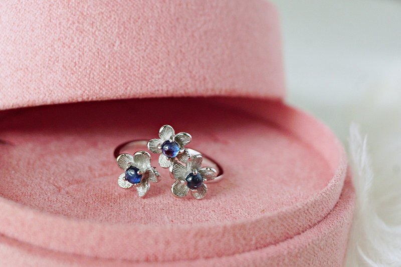 Natural Blue Sapphire Ring Sterling Silver 925 Flower Design. - 戒指 - 純銀 藍色