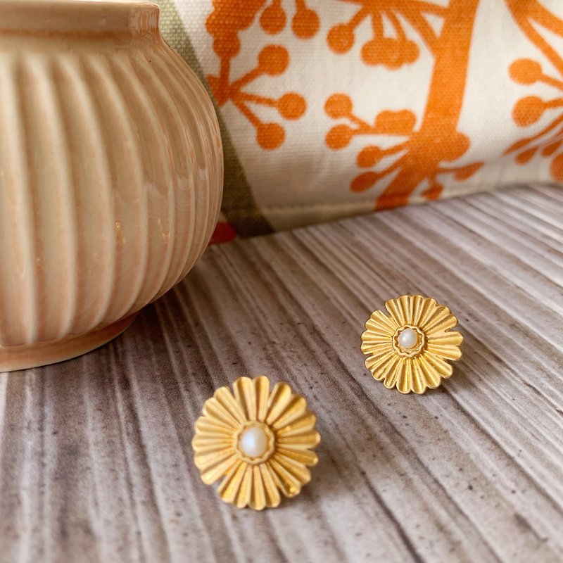 [Exclusive Special Offer] Flower Core Pearl Daisy Earrings - Earrings & Clip-ons - Pearl Gold