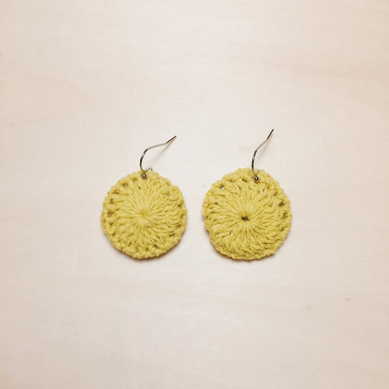 Vintage turmeric wool knit earrings - ต่างหู - ผ้าฝ้าย/ผ้าลินิน สีเหลือง