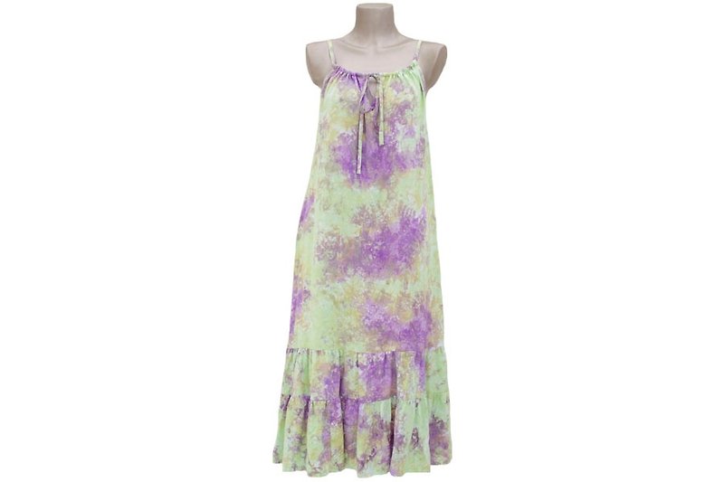 Tropical Yurukawa! Uneven dyed camisole frilled long dress <Muscat grape> - ชุดเดรส - วัสดุอื่นๆ สีม่วง
