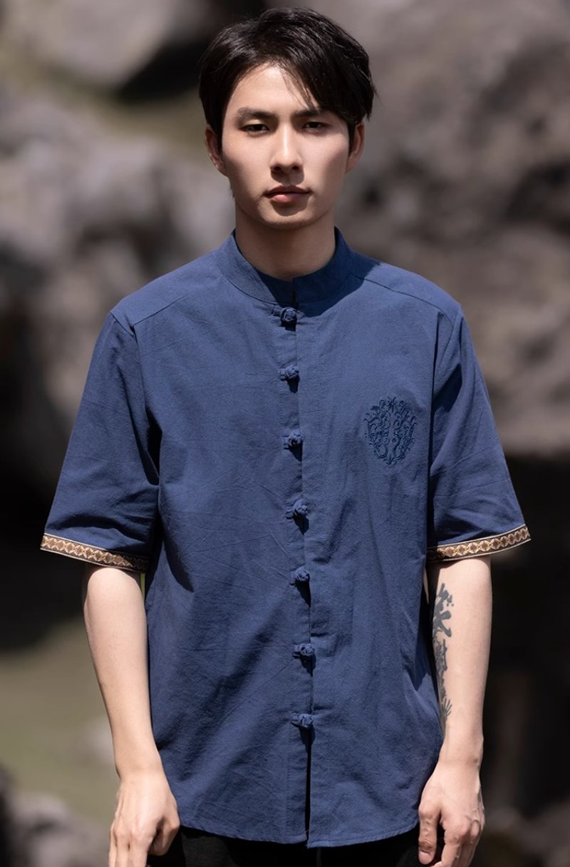 新中式復古 棉麻刺繡盤扣立領短袖襯衫 - 男襯衫/休閒襯衫 - 其他材質 藍色
