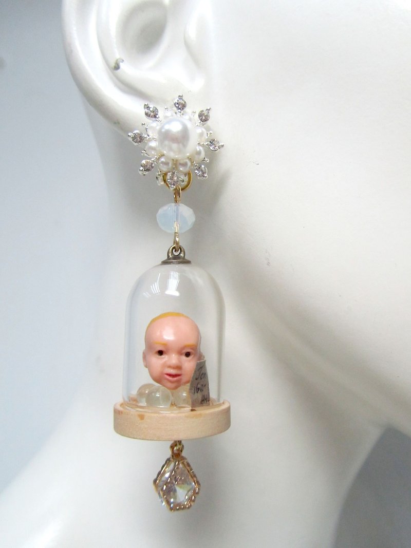 TIMBEE LO 玻璃瓶小嬰兒頭耳環 手工製 復古風 VINTAGE 單隻發售 - 耳環/耳夾 - 塑膠 金色