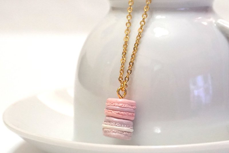 Delicious strawberry macaroon necklace X lavender | Simulation dessert sweater chain necklace made of clay - Necklaces - Clay Pink