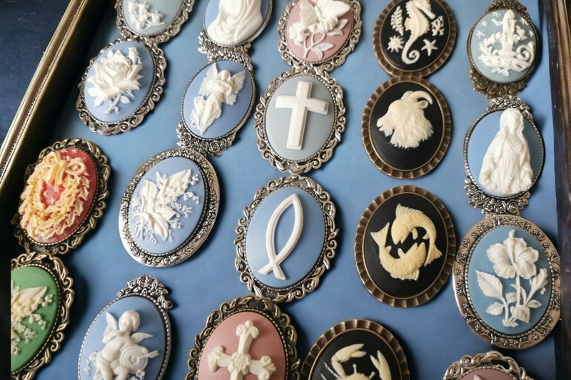 Cameo Brooch 12-20 - เข็มกลัด - พลาสติก สีดำ