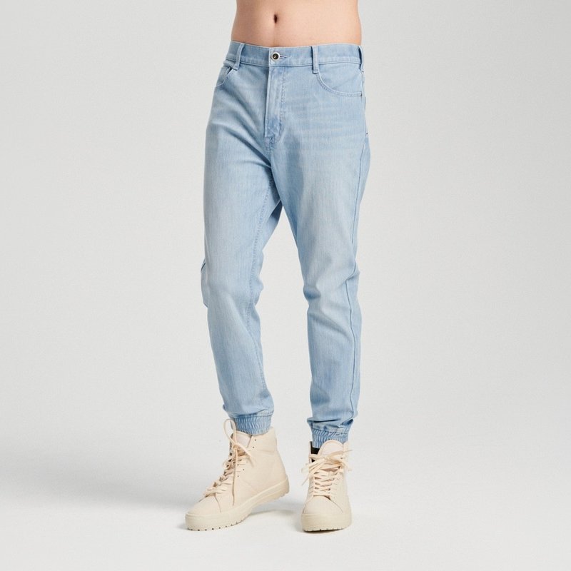 EDWIN  迦績JERSEYS 後鬆緊丹寧束口褲-男款 (重漂藍) - 男長褲/休閒褲 - 棉．麻 藍色