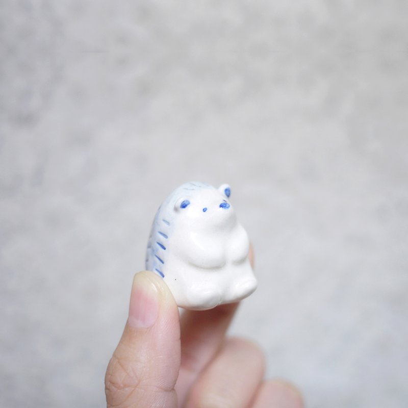 Tiny creatures - Hedgehog - Items for Display - Porcelain Blue