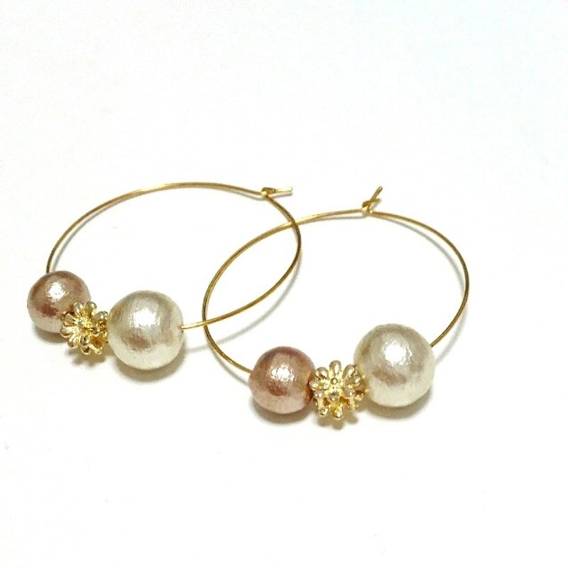 Two colors of cotton Pearl & Flower hoop earrings (beige × Kisuka) - Earrings & Clip-ons - Other Metals Gold