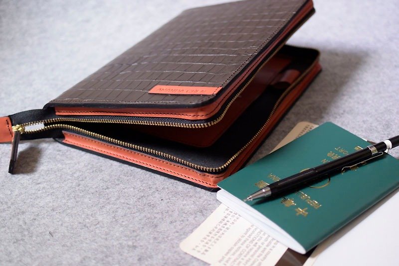 Zippered loose-leaf notebook coffee crocodile pattern + bright orange leather - Notebooks & Journals - Genuine Leather 