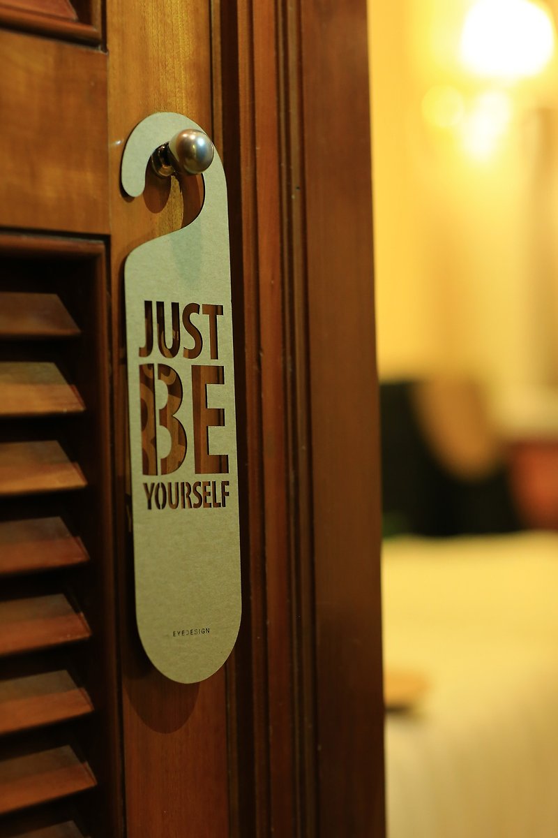 [EyeDesign sees the design] One sentence door hanger "JUST BE YOURSELF" D16 - Items for Display - Wood Brown