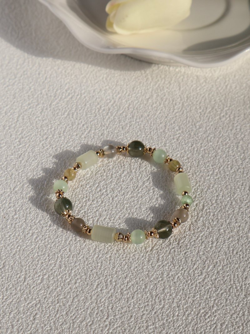 Asakusa Green Town. Green Aventurine Barrel Beads, Apatite, Grey Labradorite, 14K Gold-Filled, Crystal Mineral Bracelet - สร้อยข้อมือ - คริสตัล สีเขียว