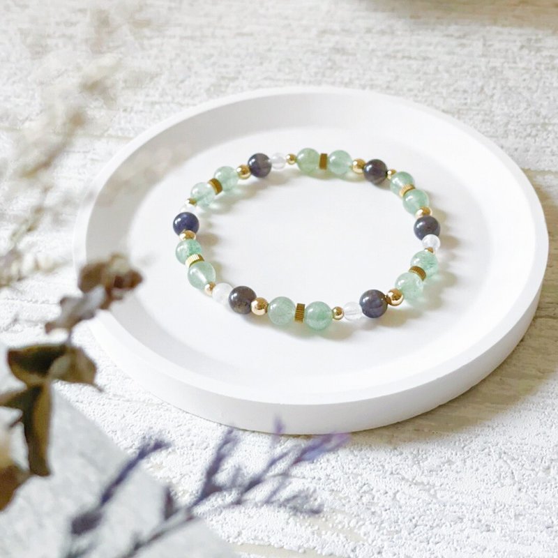 Planet Neptune || Green Strawberry Crystal Cordierite Blue Moonstone Crystal Bracelet - สร้อยข้อมือ - คริสตัล ขาว