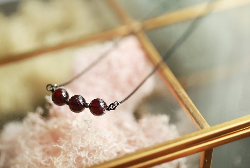 goth-Red Garnet Small Round Bead Black Necklace Mysterious and Noble - Necklaces - Gemstone Red