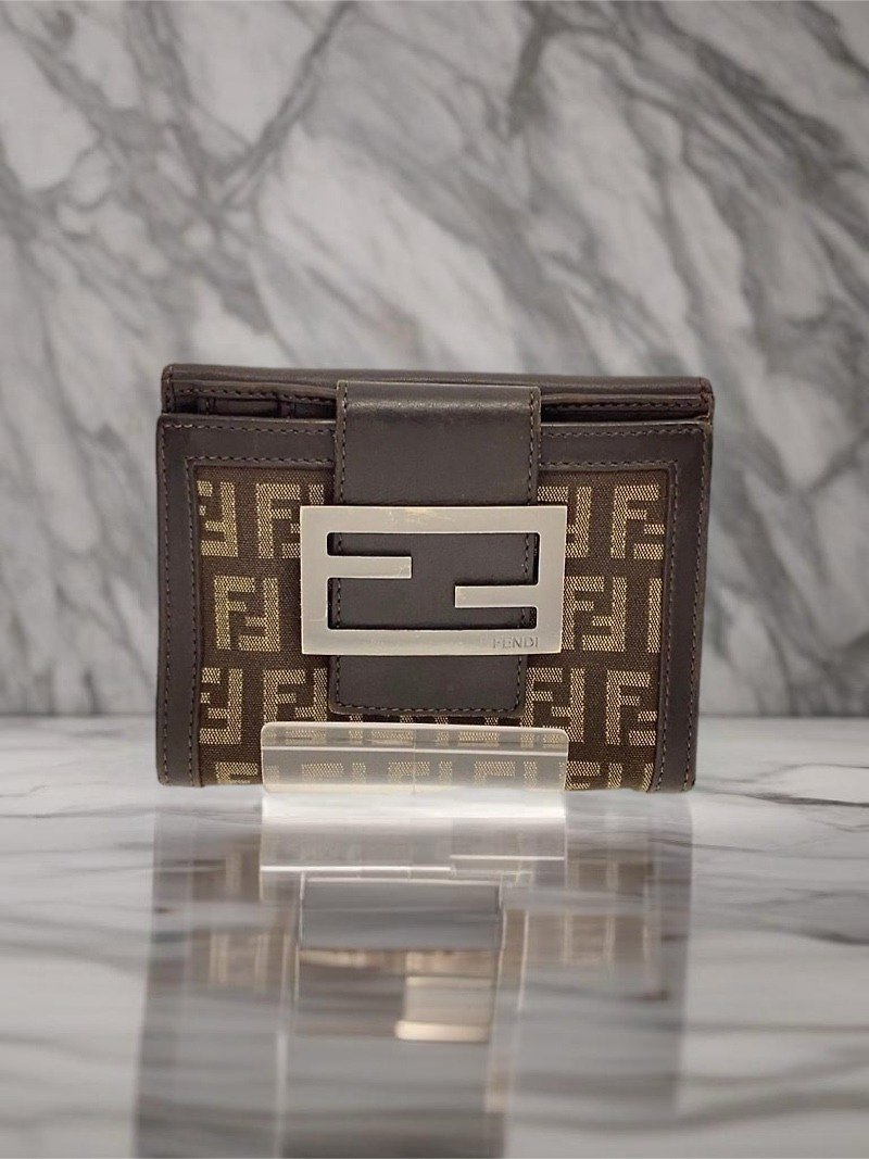 [LA LUNE] Second-hand Fendi brown presbyopic leather medium and short clip small Silver change card handbag - กระเป๋าสตางค์ - วัสดุอื่นๆ สีนำ้ตาล