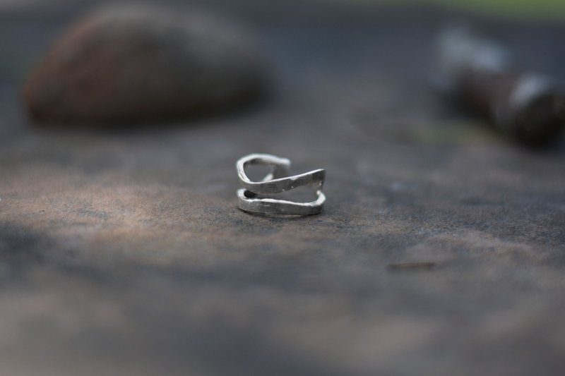 Trench sterling silver ring - แหวนทั่วไป - เงินแท้ สีเงิน