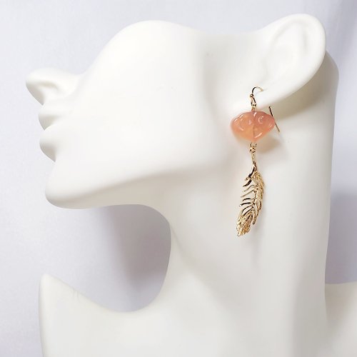 hvordan man bruger Wreck triathlon Natural Top Agate Jade Ruyi Gold Feather Wisdom Free Wealth Earrings Single  Product - Shop LINFINITY - Earrings & Clip-ons - Pinkoi