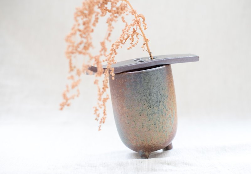 造型三腳花器 / 手拉坏・釉燒花器・手作陶器 - 花瓶/花器 - 陶 咖啡色