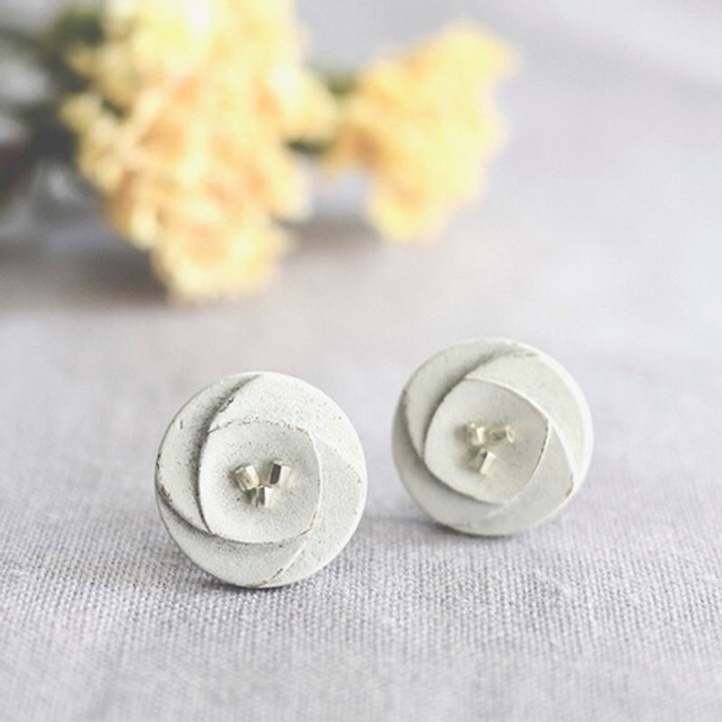 Oven clay earrings, Flower, White - Earrings & Clip-ons - Pottery White