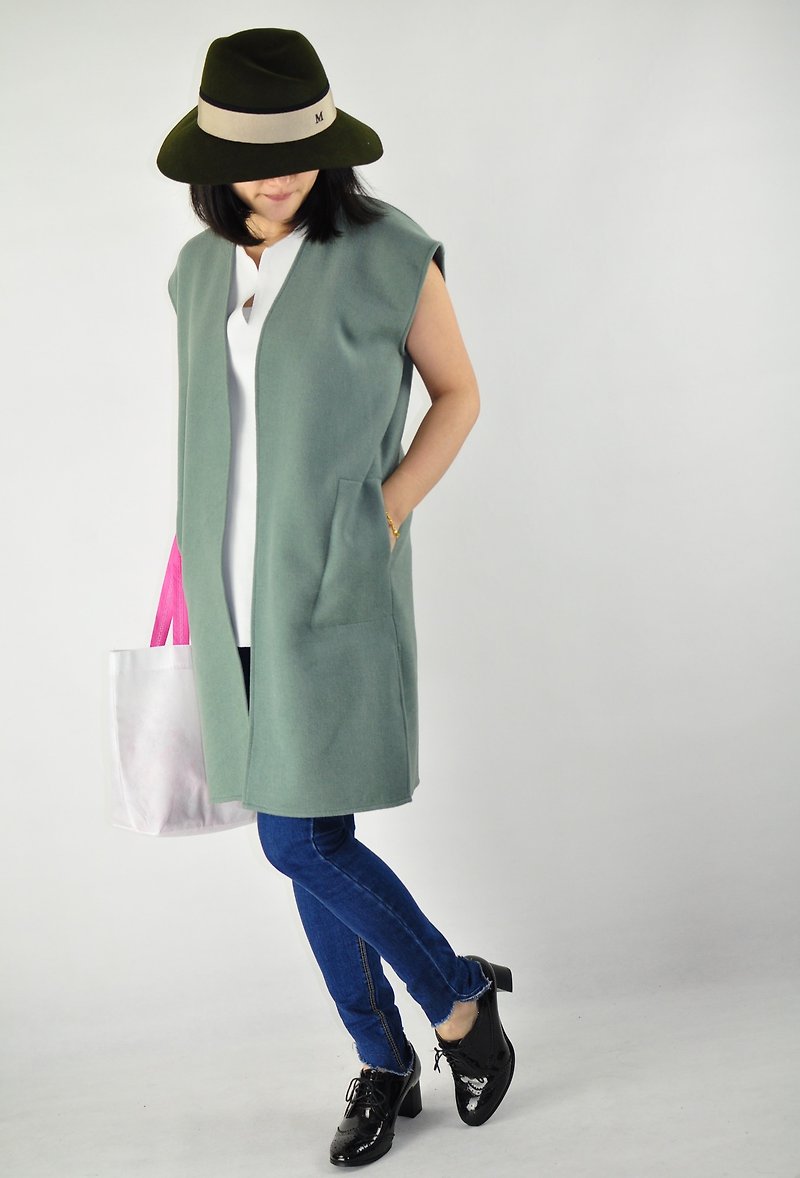 Flat 135 X 台灣設計師 春天必備 90%羊毛wool 西裝式外套 西裝背心 英式風格 好搭配 紳士綠背心 綠色長版背心 綠色背心 很特別的綠色 - 背心/無袖上衣 - 羊毛 綠色