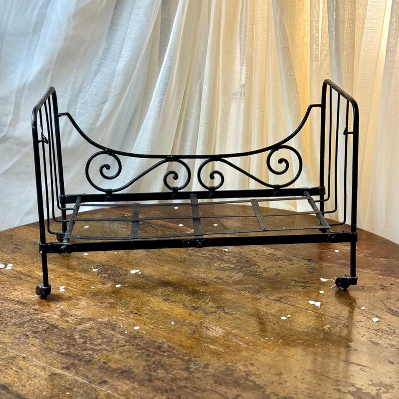 *50872-罕見迷人的法國百年鑄鐵洋娃娃床 - 擺飾/家飾品 - 其他金屬 黑色