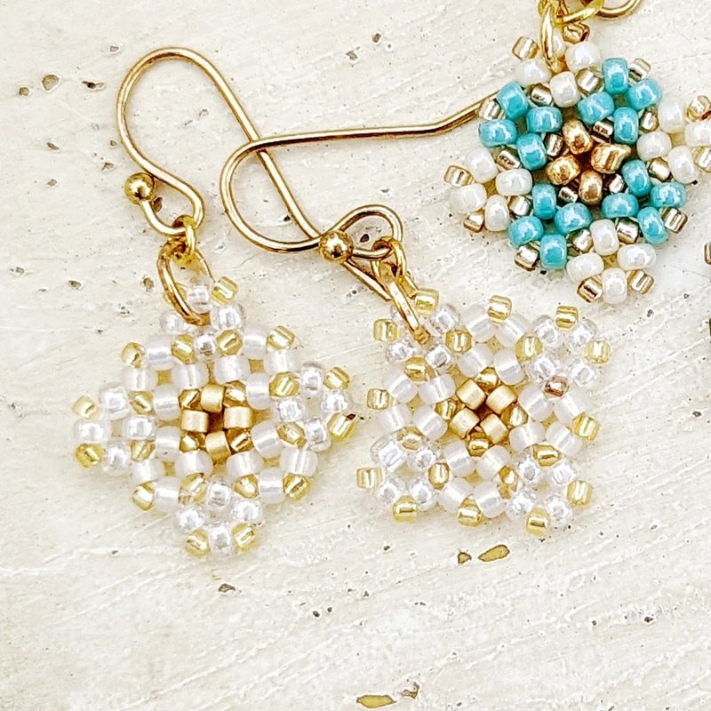 Beaded Square Earrings Small Dangle Earrings Dainty Bead Woven Earrings - ต่างหู - วัสดุอื่นๆ สีน้ำเงิน