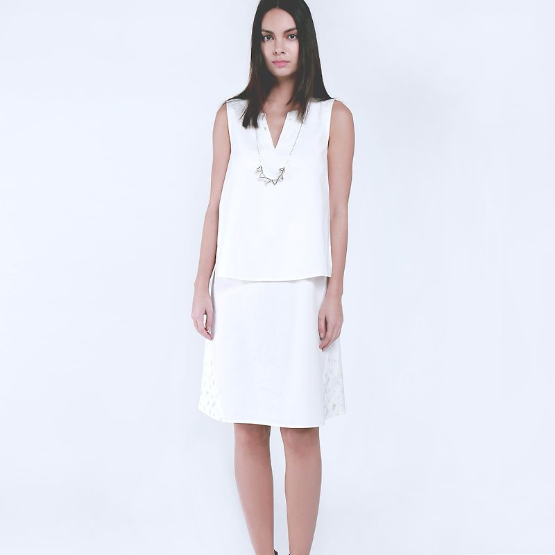 mystatice - Cultural Sleeveless White Dress with white hand-weave belT - เสื้อเชิ้ตผู้หญิง - ผ้าฝ้าย/ผ้าลินิน ขาว