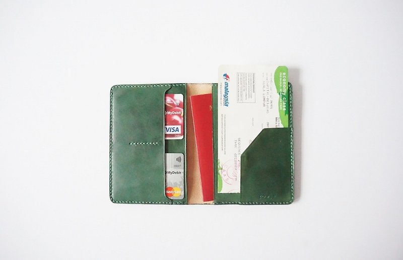 Customized Gift Green Leather Passport Cover/ Sleeve with Credit Card pocket - 護照套 - 真皮 綠色
