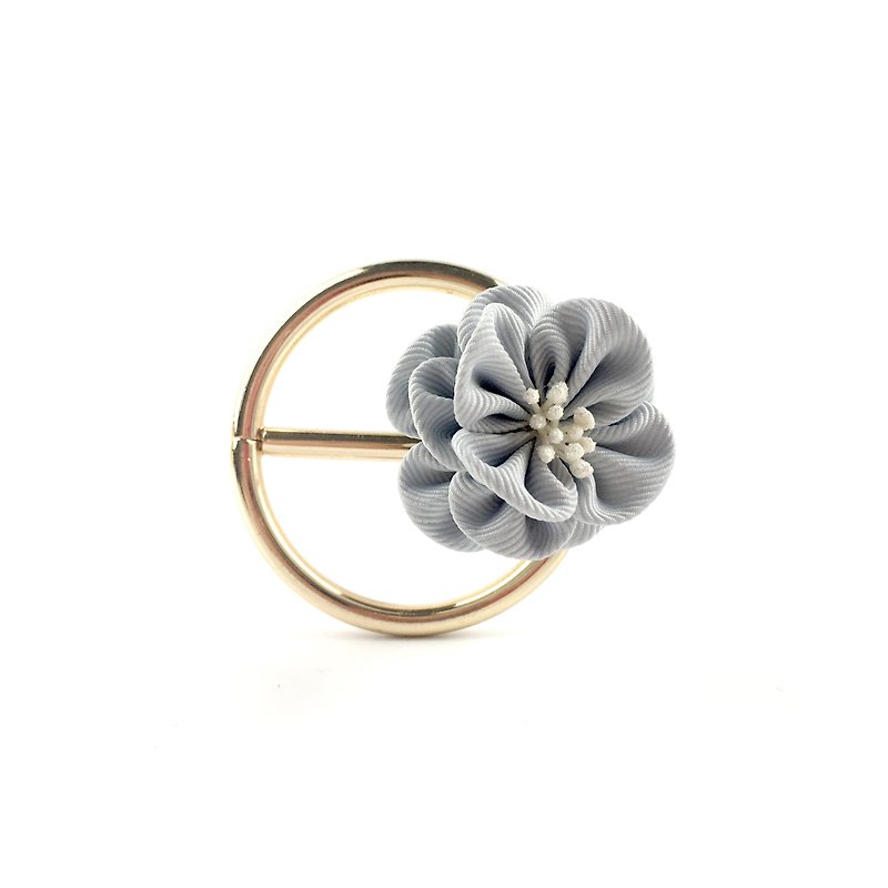 Kaika Ato / Camellia tea-medium temperament gray / Japanese style and wind cloth flower / つまみ簡工花簪 - Hair Accessories - Other Materials Gray