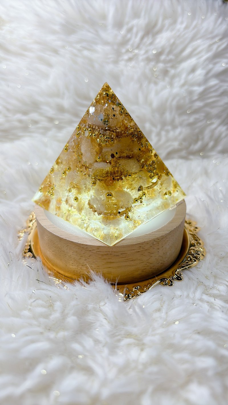 貴妃金-黃水金晶奧剛能量金字塔 - 擺飾/家飾品 - 水晶 金色