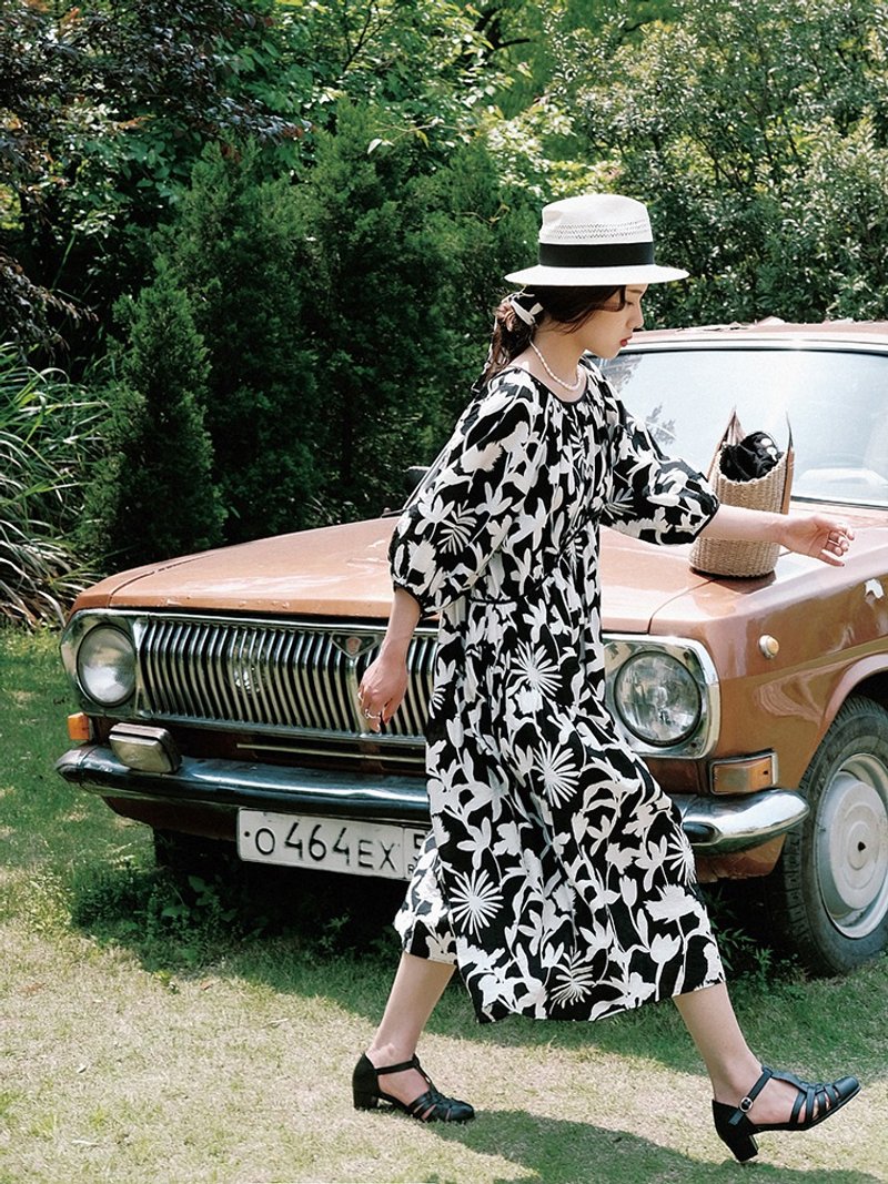 黑白植物花色  日暮裡 植物剪影碎花黑白洋裝 夏日度假風連衣裙 - 洋裝/連身裙 - 聚酯纖維 白色