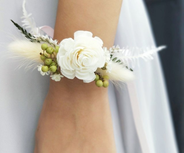 wedding bridal bridesmaid wrist flower corsage